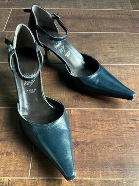 Italian leather navy ankle strap pointy toe heels size 5 women